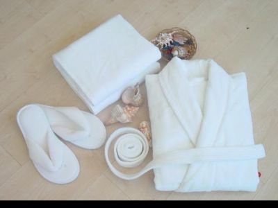 WE ARE A MANUFACTURER AND EXPORTER OF TOWELS, BATHROBES, BATH TOWELS, AND HOTEL TOWELS IN DENIZLI.